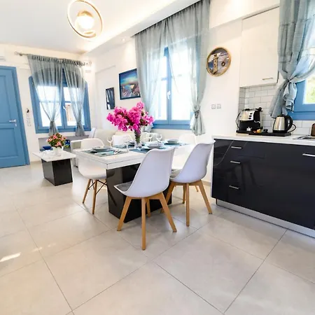 Evelina Pension: Diverse Near Black