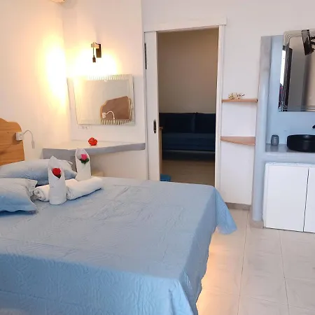 Evelina A Breath Away From The Black Offer Plenty Of Type To Every Traveler's Needs-economic Rooms-thematic Rooms-design Rooms-kitchenette Rooms-studios-small Pensión