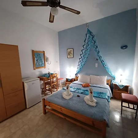Evelina Pension: Diverse Near Black