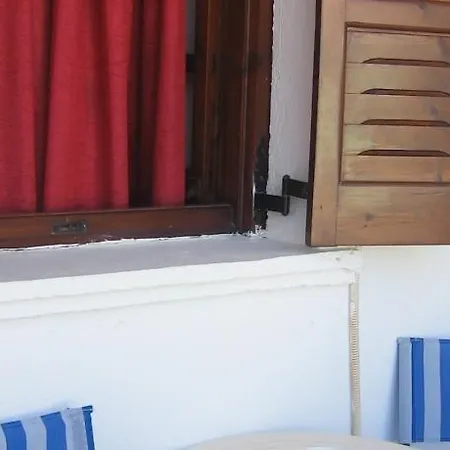 Evelina Pension: Diverse Near Black