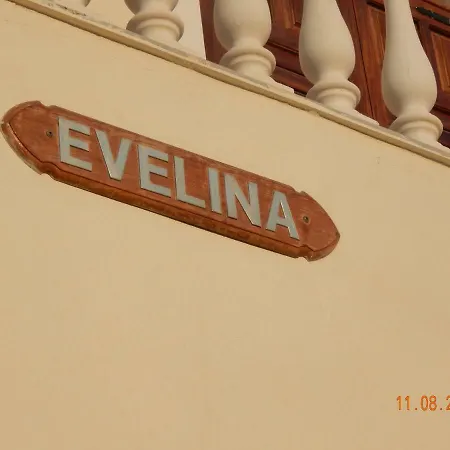 Evelina A Breath Away From The Black Offer Plenty Of Type To Every Traveler's Needs-economic Rooms-thematic Rooms-design Rooms-kitchenette Rooms-studios-small Pensión *